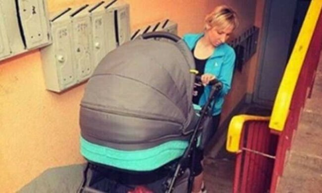 Mama z wózkiem na korytarzu zwróciła się do sąsiada, a ten był dla niej nieuprzejmy. Szybko obróciło się to przeciw niemu