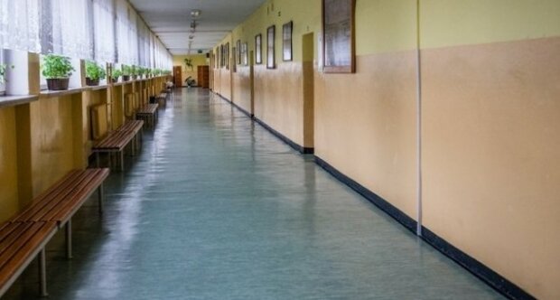 U jednej z uczennic jednej z polskich szkół stwierdzono zakażenie koronawirusem. Placówkę zmuszono do wprowadzenia nauki hybrydowej
