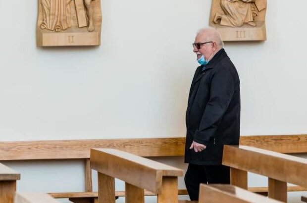 Lech Wałęsa w kościele. Źródło: se.pl