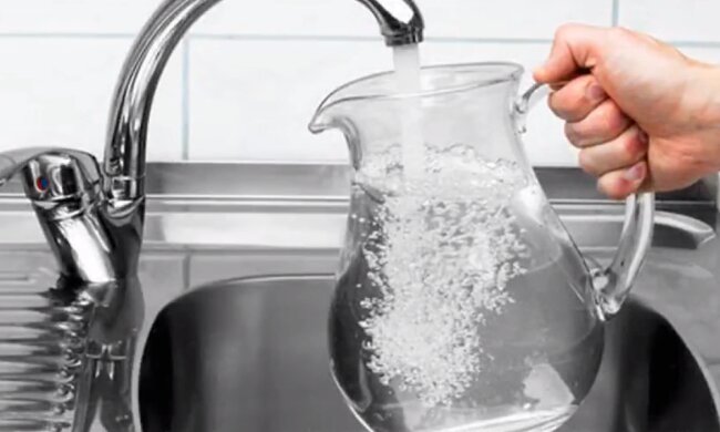 Woda z kranu/YouTube @Health & Fitness