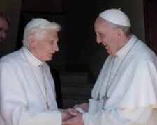 Benedykt XVI i Franciszek. Źródło: Youtube
