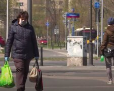 Czy wolno nam zdjąć maseczkę na ulicy? / YouTube: Onet News