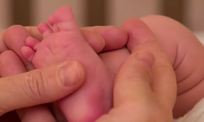 ojciec i dziecko, screen Youtube @bbcua