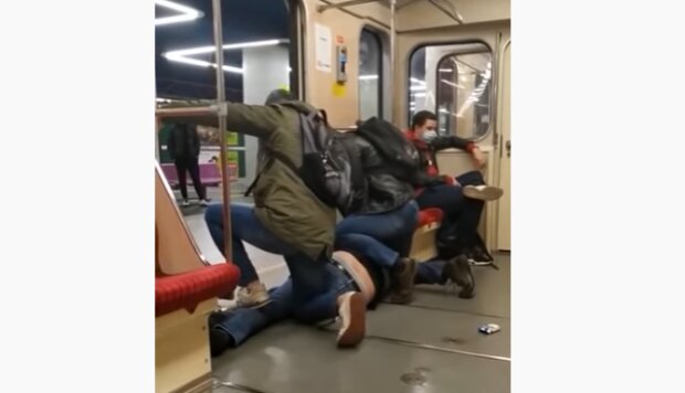 Awantura w metrze warszawskim/ YouTube: Jan Polak