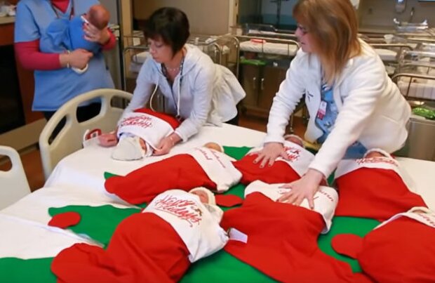 Pracownicy szpitala ubrali niemowlęta na święta. Te zdjęcia rozczulą największego twardziela