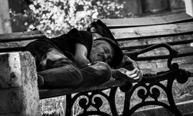 osoba bezdomna @pexels