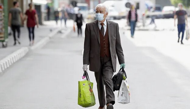 Godziny dla seniorów będą zlikwidowane. Źródło: wp.pl