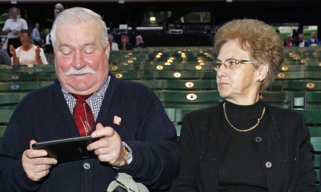 Danuta Wałęsa twardą ręką i samotnie rządziła domem, gdy jej mąż Lech próbował rządzić Polską. "Wróciłeś wreszcie. Do roboty się bierz!"