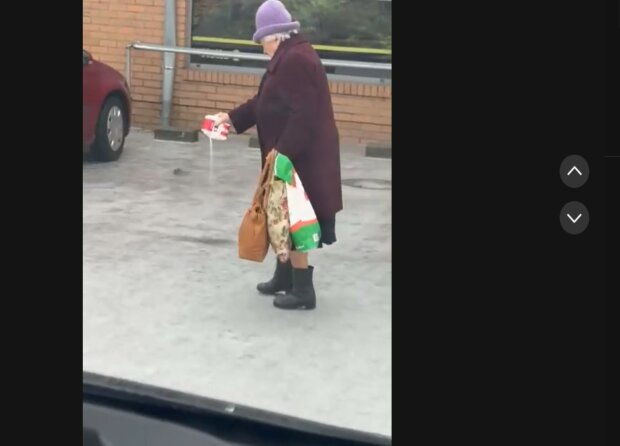 To wideo ma już 600 tys. odsłon. Wszystko przez zachowanie starszej pani