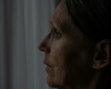 Z życia wzięte. "Płacze, żeby postawić na swoim": Teściowa myśli, że skoro jest sama, to może nami rządzić