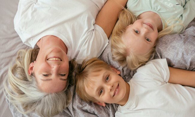 Z życia wzięte. "Córka podrzuca mi wnuki w każdy weekend bez pytania": Gdy raz odmówiłam, bo źle się czułam, nie odzywa się do mnie od miesiąca