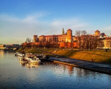 Kraków: Wędkarze złowili prawdziwy okaz. Niecodzienny połów w Wiśle obok Wawelu obejrzało już prawie 75 tys. osób [WIDEO]