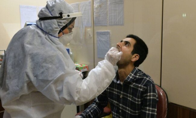 Test na koronawirusa. Screen: zdrowie.wprost.pl