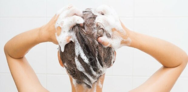 Jak odpowiednio wybrać szampon do włosów? To nie takie proste!