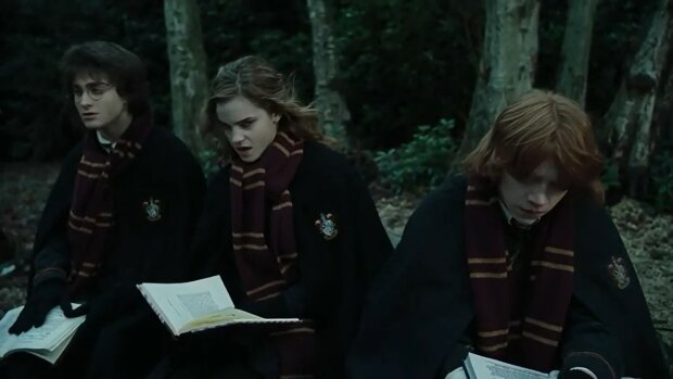 Opublikowano pierwsze zdjęcie „Powrotu do Hogwartu”. Harry, Ron i Hermiona wracają do Gryffindoru