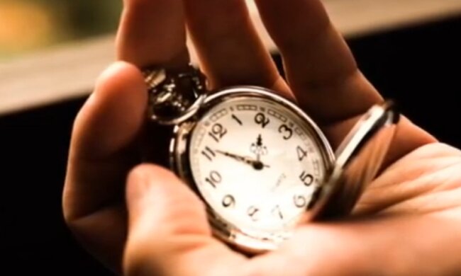 W najbliższy weekend nastąpi zmiana czasu. Jak przestawimy zegary i jakich utrudnień należy się spodziewać