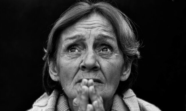 Z życia wzięte. "Dałam biednej staruszce 100 zł z odruchem serca": Potem poszłam za nią, by zobaczyć, na co je wyda