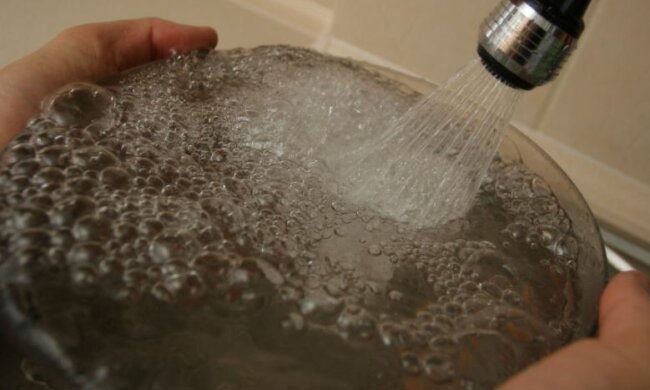 Skażona woda. Źródło: gazetaolsztynska.pl