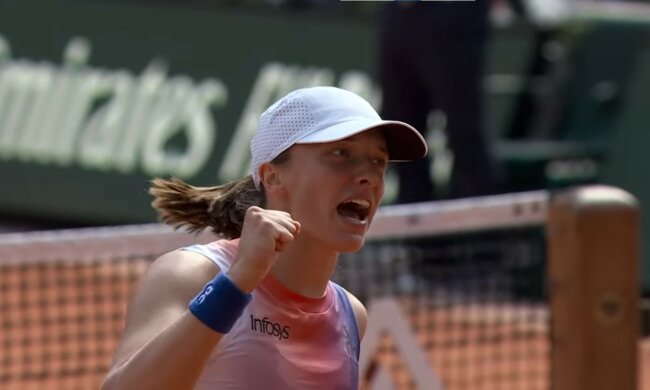 Iga Świątek, screen Youtube @rolandgarros
