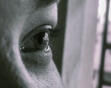 Oczy mogą zdradzić ryzyko choroby Alzheimera. Naukowcy wskazują na ważny sygnał