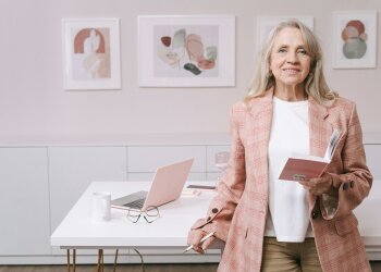 starsza Pani @pexels