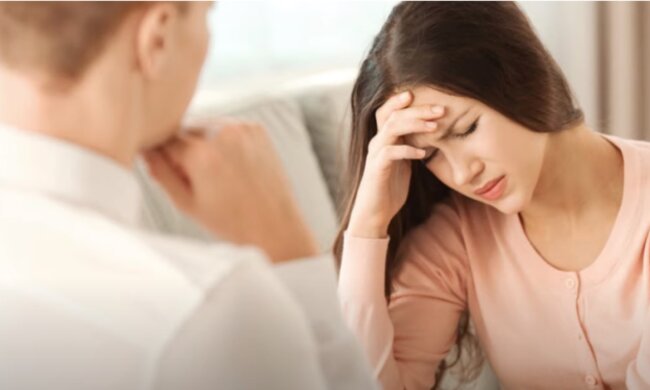 Kobieta/YouTube @Ploteczki