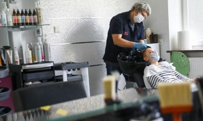 Branża beauty ma ręce pełne pracy. Źródło: warszawa.tvp.pl