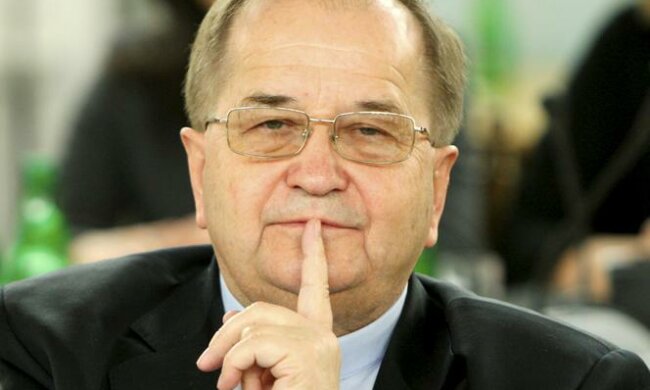 Najpopularniejszy polski duchowny skrywa wiele sekretów. Jego przeszłość pełna jest zagadek