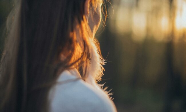 Z życia wzięte. "Zakochałam się w mężczyźnie starszym o trzydzieści lat": Nie wiedziałam, że to, co łączyło go z moim ojcem, zniszczy naszą rodzinę