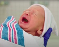 Oddała dziecko tuż po porodzie! / YouTube: Mount Sinai Parenting Center