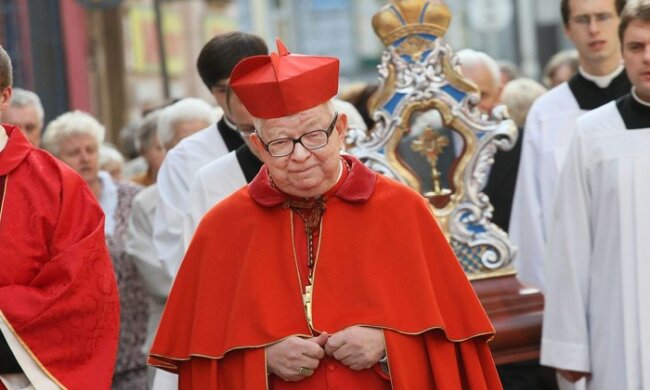 Na jaw wyszły zarobki św. pamięci kardynała Gulbinowicza. Wstrząsająco wysoka kwota wielu oburzy