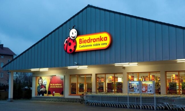 Biedronka udostępnia swoim klientom nową aplikację, która ułatwi kupowanie prezentów. Jakie ma funkcje i czy warto pobrać
