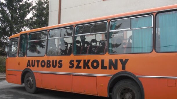 Autobus szkolny. Źródło: kamionkagostycyn.pl