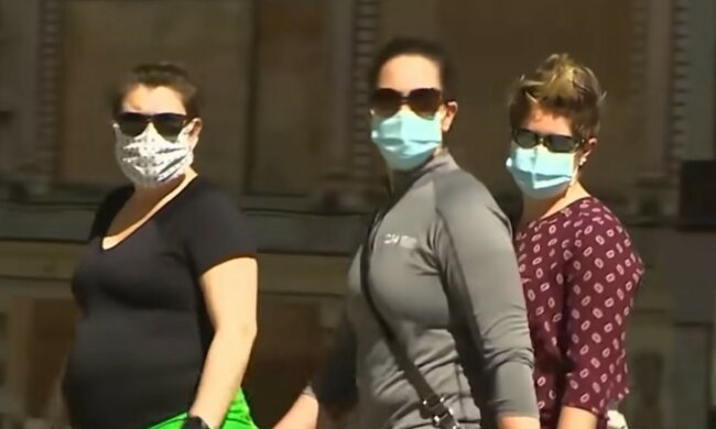 Osoby w maskach/Youtube @GMA