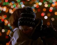 Catherine O’Hara i Macaulay Culkin, screen Youtube @BungiemanLP