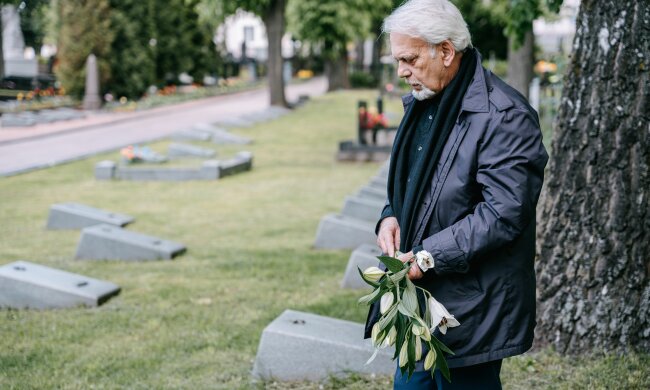 Z życia wzięte. "Po odejściu żony byłem wrakiem człowieka": Własne dzieci dobiły mnie, gdy zaczęły dzielić moje życie jak spadek
