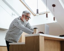 Z życia wzięte. "Mąż po pięćdziesiątce oszalał na punkcie młodych kobiet": Nie mogłam patrzeć, jak odziera mnie z godności