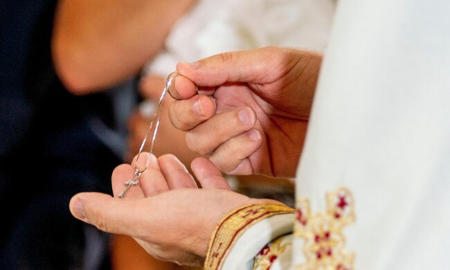 Z życia wzięte. "Na chrzciny wnuka przyszedł z kochanką": To był cios dla całej rodziny