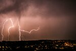 IMGW ostrzega przed burzami i ulewami. W tych regionach pogoda może być niebezpieczna