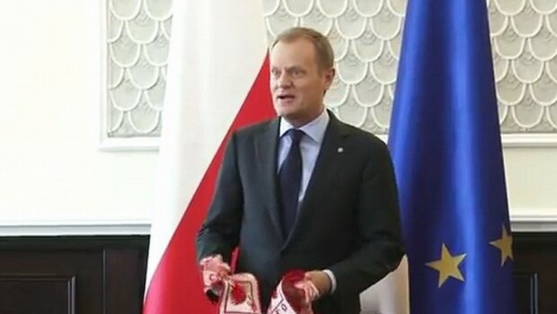 Donald Tusk świetnie się odnajduje w roli dziadka. Wspólna gra w koszykówkę zainteresowała paparazzich