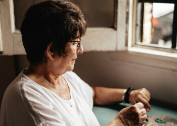 Z życia wzięte. "To mój syn zdradził, ale ja poniosłam karę": Synowa odcięła mnie od wnuków