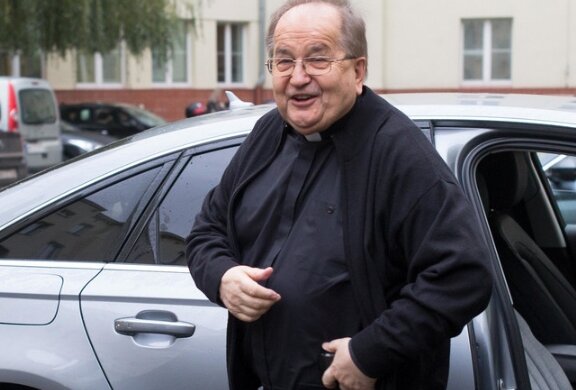 Tajemnica rodzinna ojca Rydzyka. Bracia nie przyznają się do pokrewieństwa, a bratankowie życzą mu kontroli skarbowej