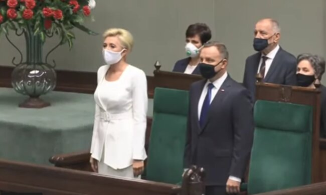 Agata Duda przykuła uwagę wszystkich. Na zaprzysiężeniu jej męża, patrzono tylko na nią. Dlaczego