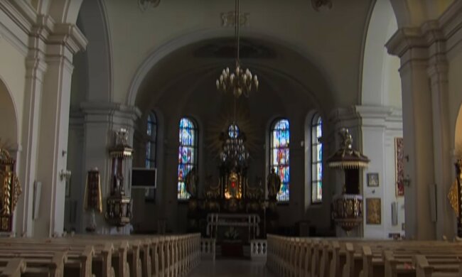 Puste kościóły/ Youtube