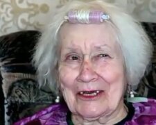 Makijaż potrafi zdziałać cuda. 87-latka za namową wnuczka przeszłą ogromną metamorfozę, której efekty robią furorę w sieci