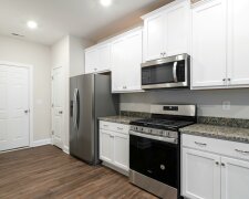 Szuflada pod piekarnikiem to nie magazyn. Jej prawdziwa funkcja zaskakuje