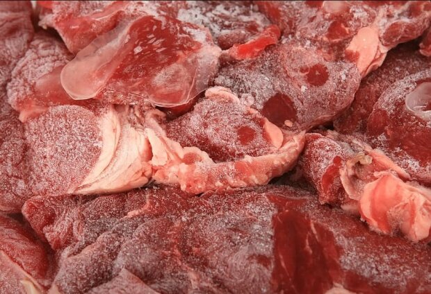 Rozmrażanie mięsa bywa kłopotliwe!/screen Pixabay