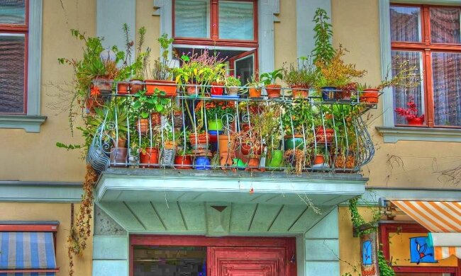 Tego lepiej nie robić na balkonie. Za jeden błąd grozi nawet 500 zł mandatu