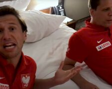 Szczęsny, Krychowiak, źródło: YouTube/Łączy nas piłka