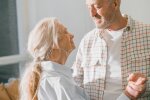 Z życia wzięte. Żona powiedziała, że wyjeżdża opiekować się siostrą. Zdjęcie z hotelu pokazało, gdzie naprawdę była